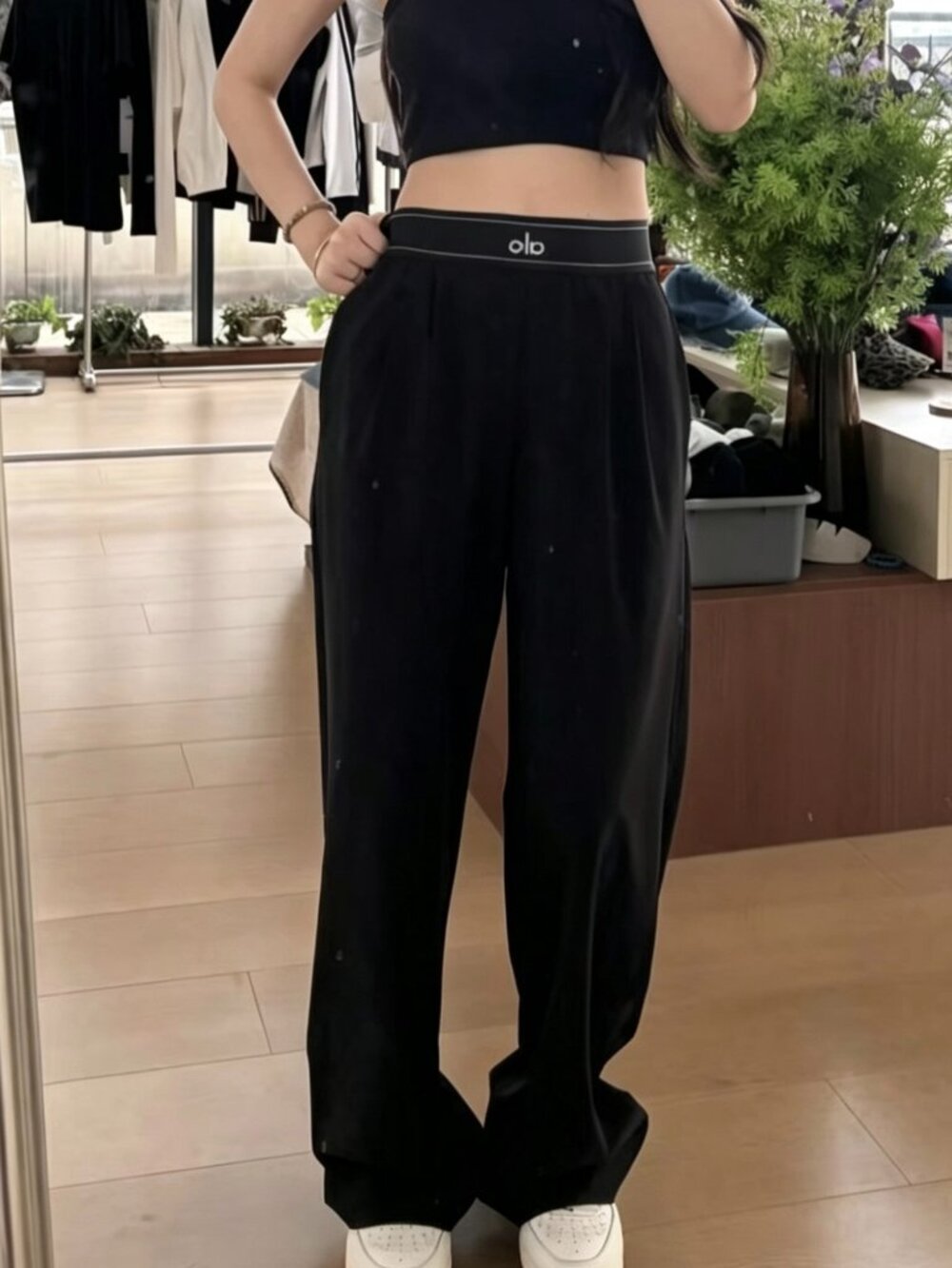Size XS 💝 ALO Yoga Suit Up Black female Trouser Regular 30-inch inseam length - Picture 7 of 8